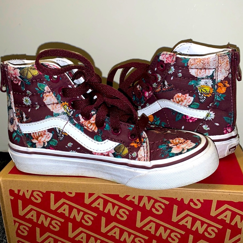 Little girls, Zip up sneakers. Size 12